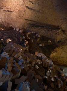 Pascale Marthine Tayou, Favela - Grotte du Mas d'Azil, 2009 - (c) André Morin